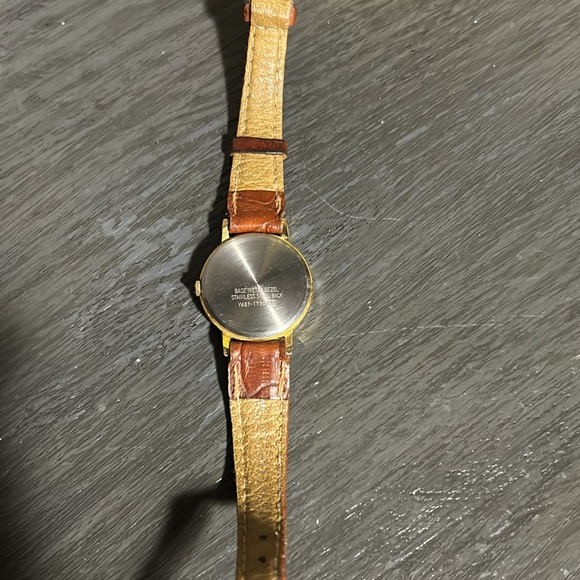 Vintage Y2K early 90’s Disney Mickey Mouse Lorus Gold Coin watch - Picture 5 of 7